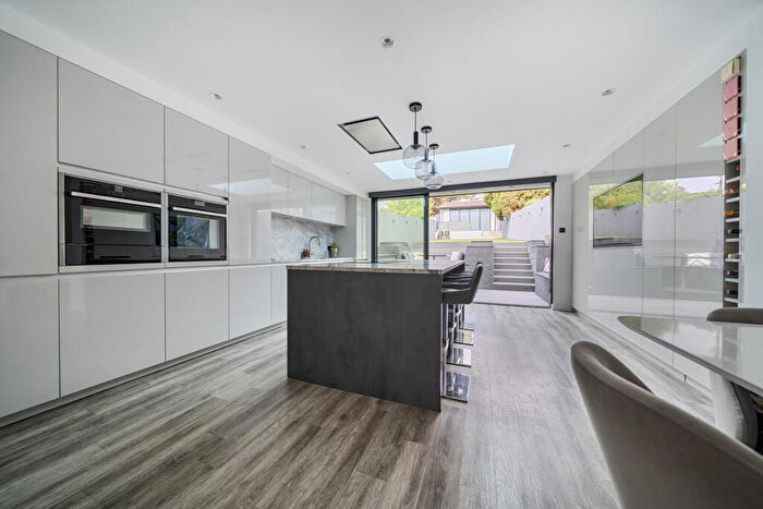 4 Bedroom Terraced House For Sale In Beechfield Road, Bromley, BR1