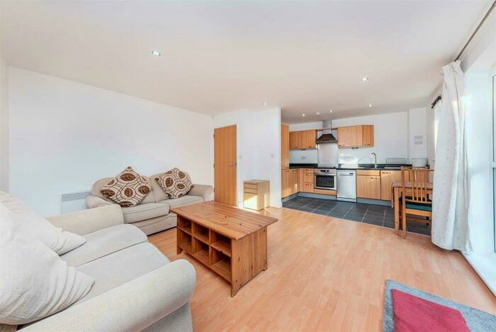 2 Bedroom Flat To Rent In Morton Close, London, E1