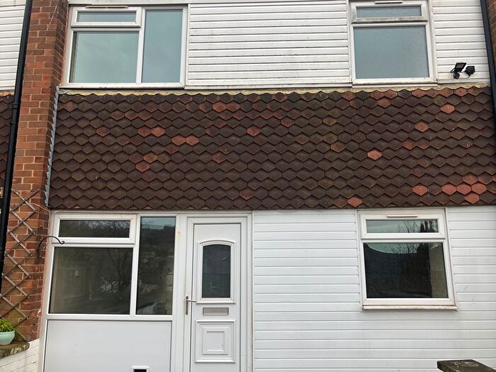 3 Bedroom Flat To Rent In Town Street, Leeds, LS18