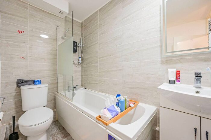 Studio To Rent In Bow Road, Bow, London, E3