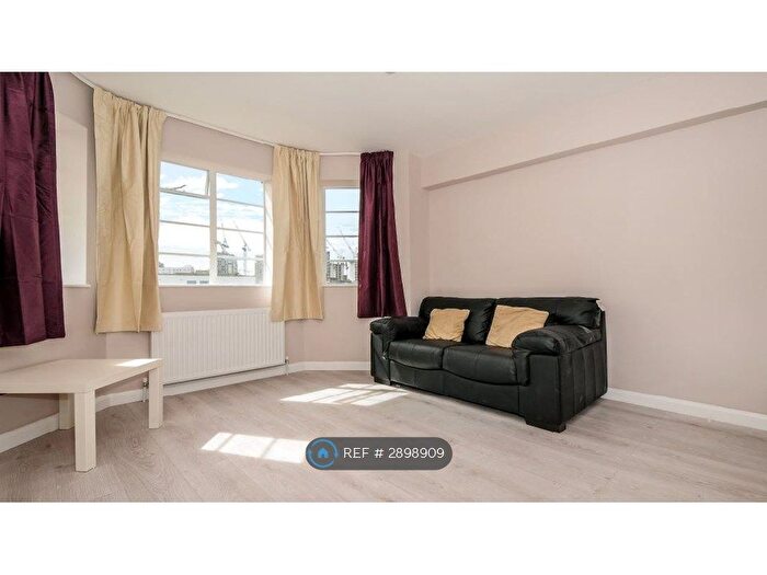 2 Bedroom Flat To Rent In Evelyn House, London, E1