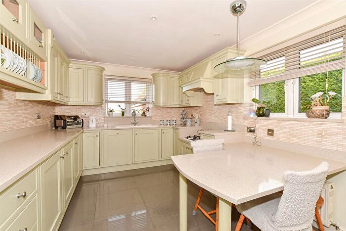 4 Bedroom Chalet For Sale In Billingshurst Road, Ashington, West Sussex, RH20