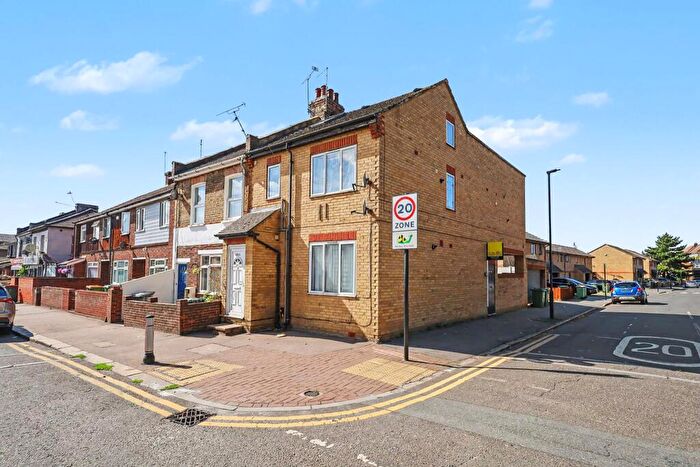 1 Bedroom Flat For Sale In B Hermit Road, Canning Town, London, E16