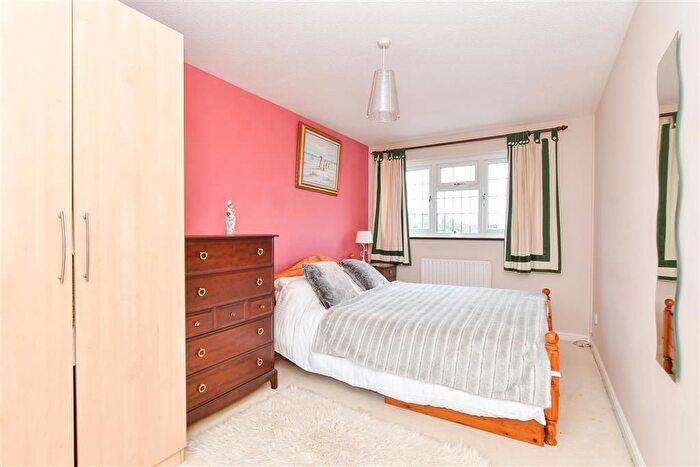 4 Bedroom Detached House For Sale In Loxwood Road, Lovedean, Waterlooville, Hampshire, PO8