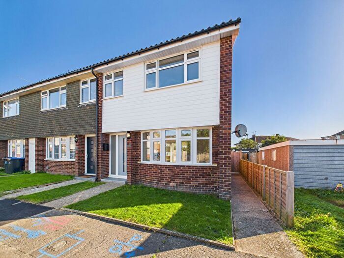 3 Bedroom End Terrace House To Rent In Pilgrims Close, Worthing, BN14