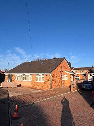 4 Bedroom Semi-Detached Bungalow To Rent In Walpole Road, Burnham, Slough, SL1