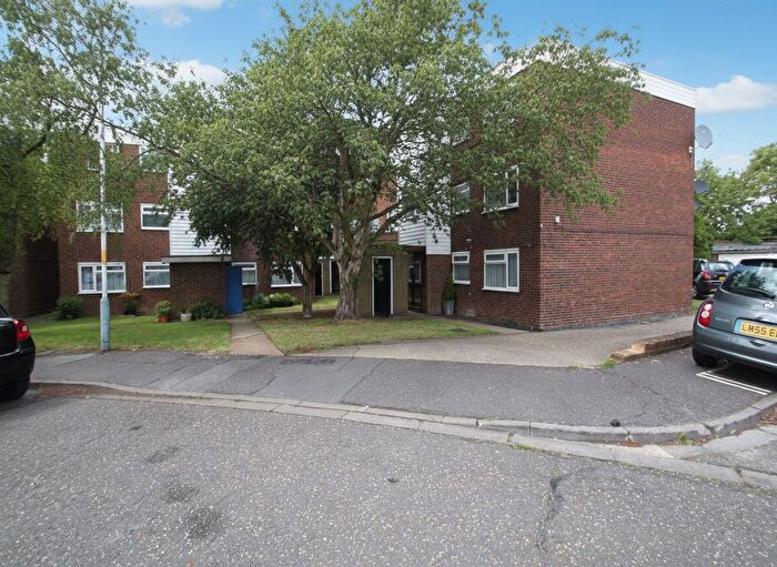 1 Bedroom Flat To Rent In Aintree Close, Uxbridge, UB8