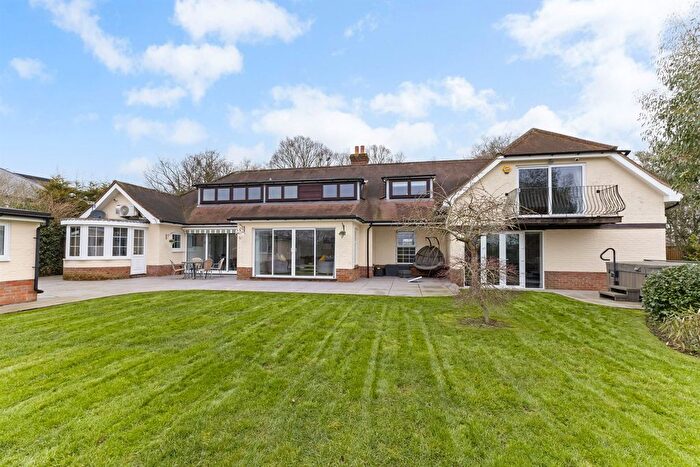 5 Bedroom Detached House For Sale In Carneles Green, Broxbourne, EN10