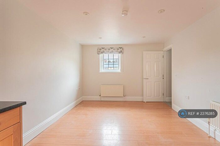 2 Bedroom Flat To Rent In Horstmann Close, Bath, BA1
