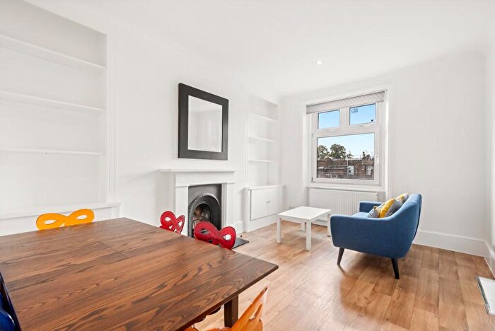2 Bedroom Flat To Rent In Coleherne Road, Earls Court, SW10