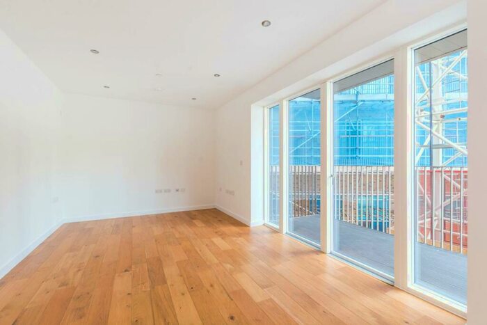 1 Bedroom Flat To Rent In Prospect Row, Stratford, London, E15