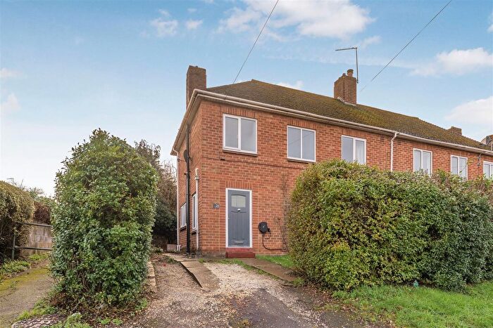3 Bedroom Semi Detached House For Sale In Cherry Road, Banbury, OX16