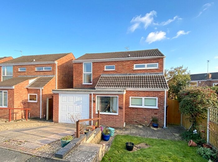 3 Bedroom Detached House For Sale In Sumner Close, Hampton Magna, CV35