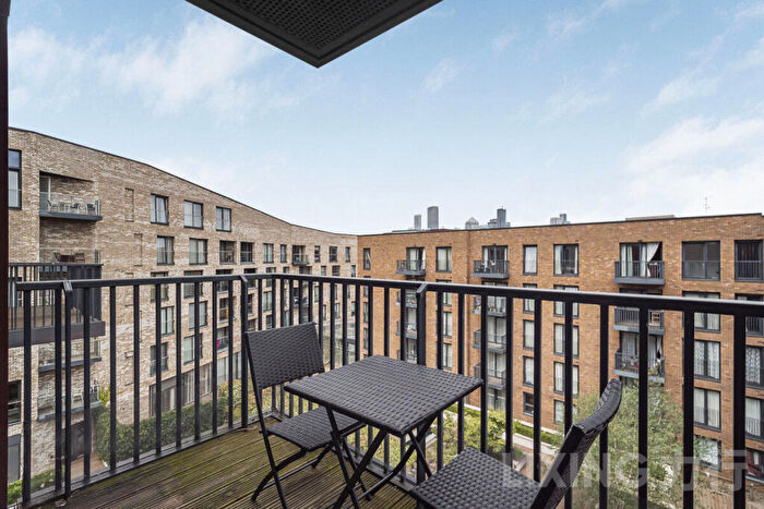 3 Bedroom Apartment For Sale In Whiting Way, Surrey Quays, SE16