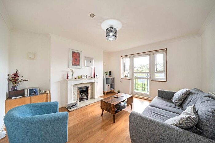 1 Bedroom Flat For Sale In Star Road, West Kensington, W14