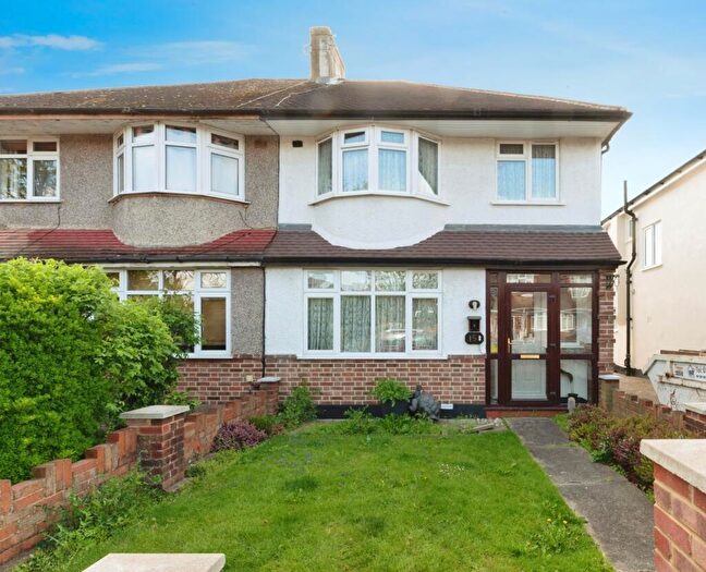 3 Bedroom Semi-Detached House For Sale In Rhodrons Avenue, Chessington, KT9