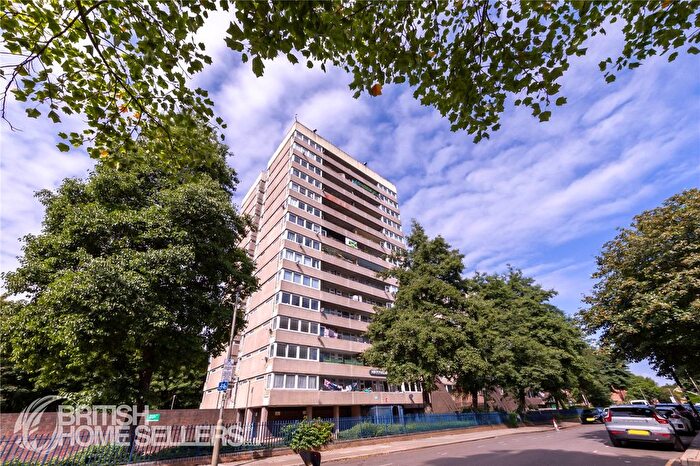 2 Bedroom Flat For Sale In Blackshaw Road, London, SW17
