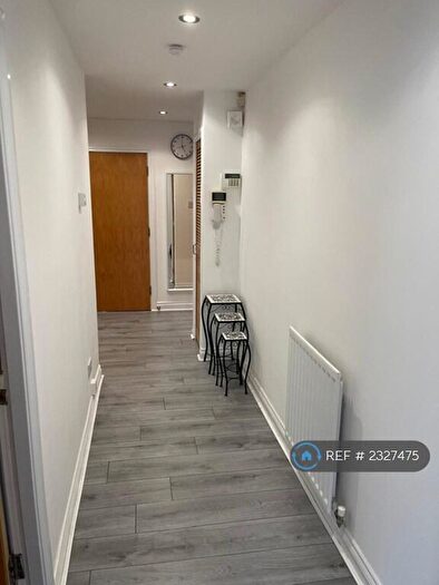 3 Bedroom Flat To Rent In Minerva Way, Glasgow, G3