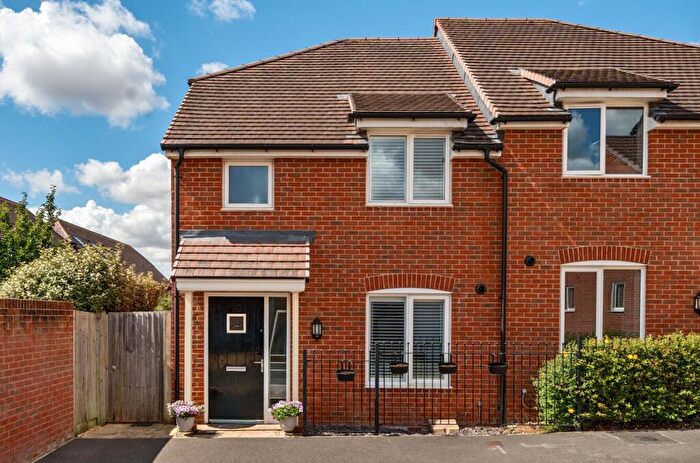 3 Bedroom Semi-Detached House For Sale In Hadleigh Close, Andover, SP11