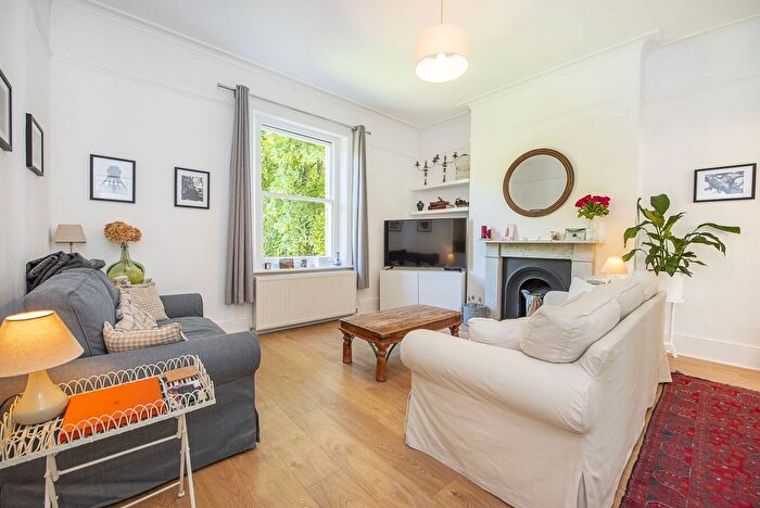 1 Bedroom Flat To Rent In Keswick Road, London, SW15