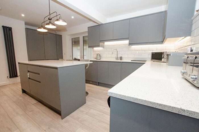 2 Bedroom Detached Bungalow For Sale In Moorhill Gardens, Southampton, SO18