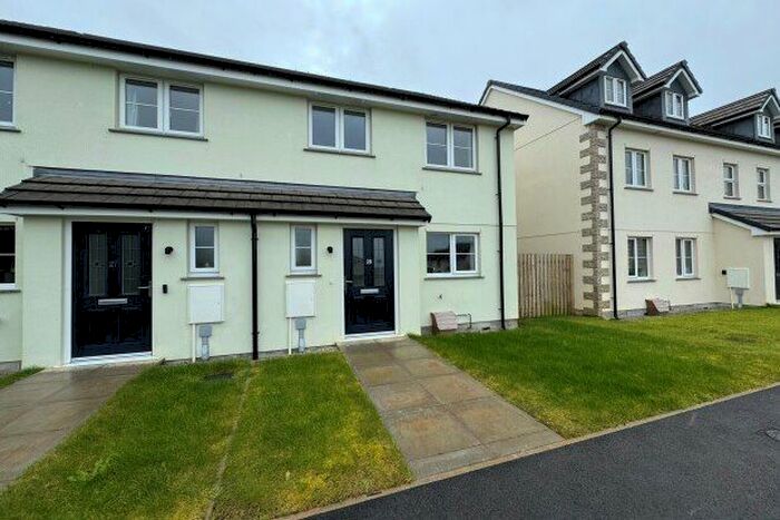 3 Bedroom Property To Rent In Chenoweth Way, Redruth, TR16