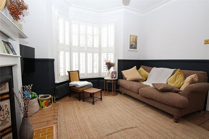 3 Bedroom Terraced House For Sale In Bramblebury Road, London, SE18