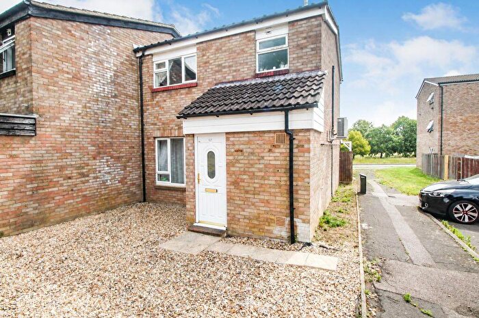 3 Bedroom End Of Terrace House For Sale In Milburn Road, Bedford, MK41