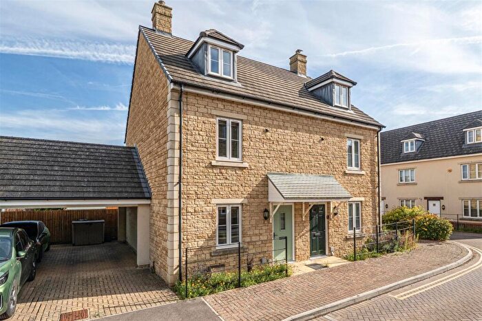 3 Bedroom Semi-Detached House For Sale In Station Road, Calne, SN11