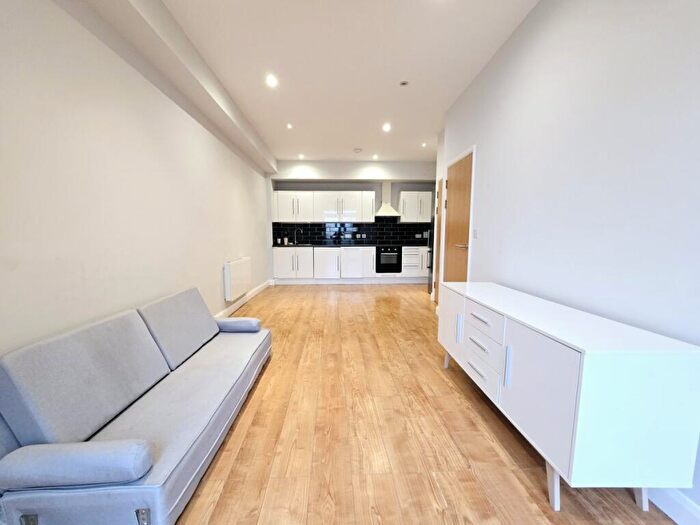 2 Bedroom Flat To Rent In Holloway Road, Holloway, N19