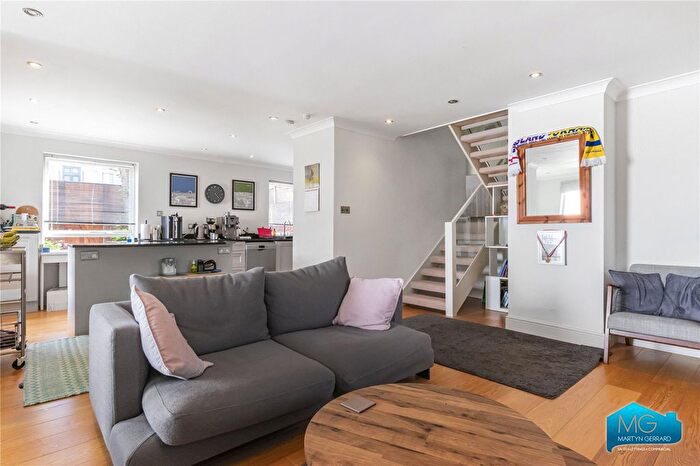 4 Bedroom Detached House To Rent In Woodland Rise, London, N10