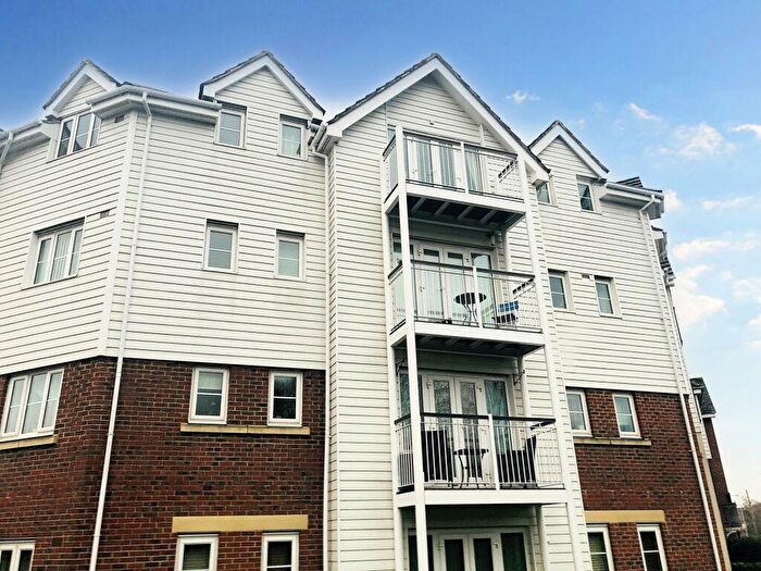 2 Bedroom Apartment To Rent In Ingram Close, Larkfield, ME20