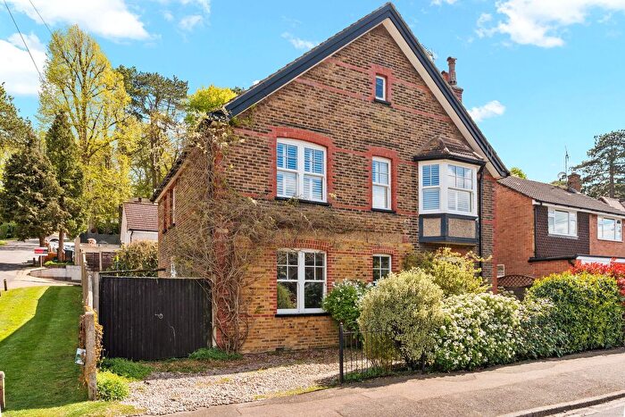 4 Bedroom Detached House For Sale In Beechwood Road, Caterham, CR3