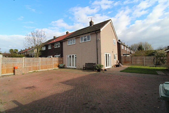 4 Bedroom Terraced House For Sale In Tangham Walk, Basildon, SS14