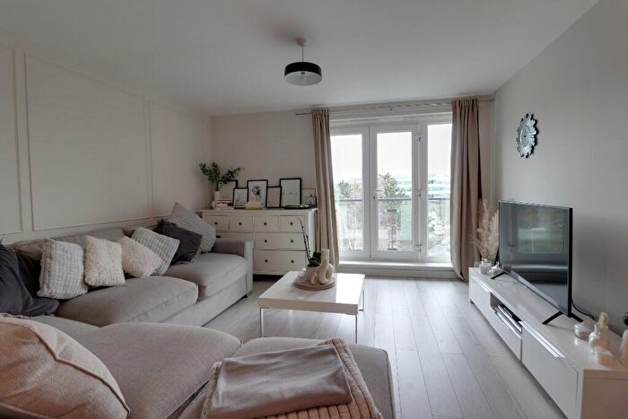 1 Bedroom Flat For Sale In Parkhouse Court, Hatfield, Hertfordshire, AL10