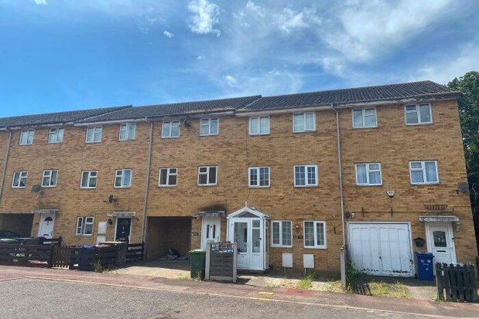 3 Bedroom Property To Rent In Dent Close, South Ockendon, RM15