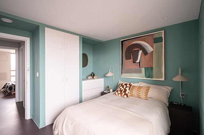 2 Bedroom Flat To Rent In Balfron Tower, Apartment, London, E14