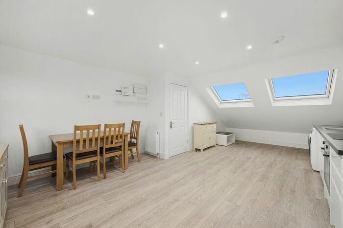 2 Bedroom Flat To Rent In Pinner Road, Harrow, HA1