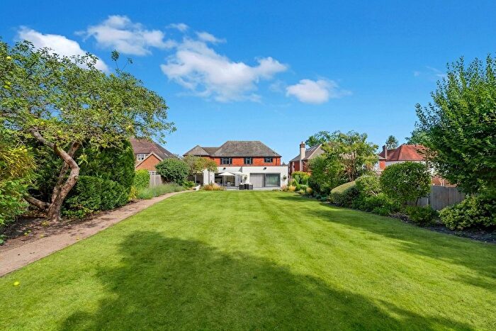 5 Bedroom Detached House For Sale In High View, Cheam, SM2