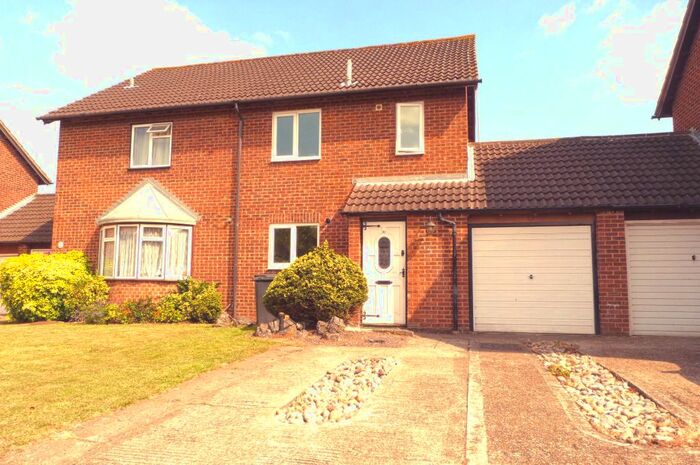 3 Bedroom Semi-Detached House To Rent In Cardinal Close, Worcester Park KT4