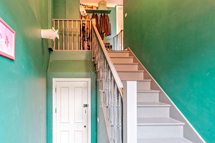 1 Bedroom Flat For Sale In Denmark Hill, Camberwell, London, SE5
