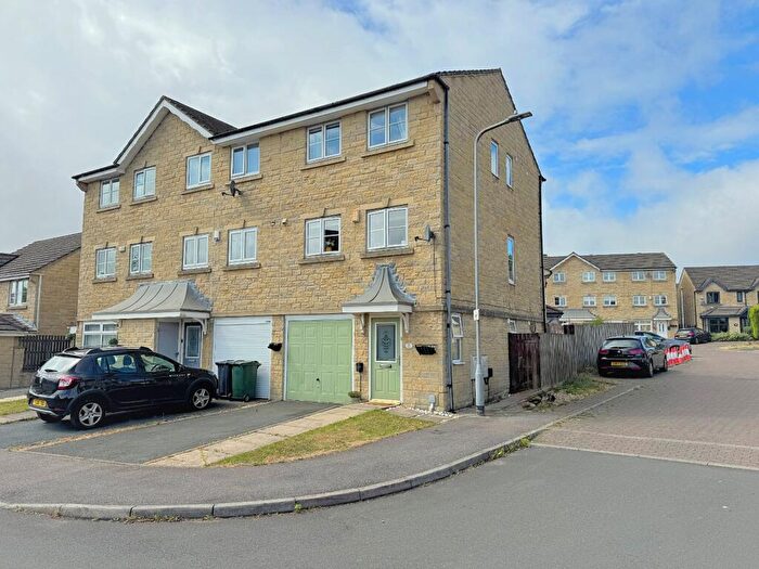 3 Bedroom Terraced House For Sale In Winscar Avenue, Clayton Heights, Bradford, BD6