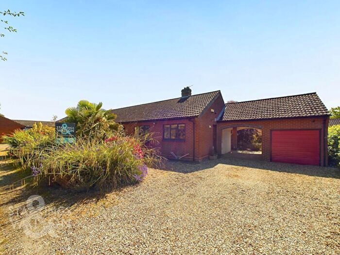 4 Bedroom Detached Bungalow For Sale In Strumpshaw Road, Brundall, Norwich, NR13