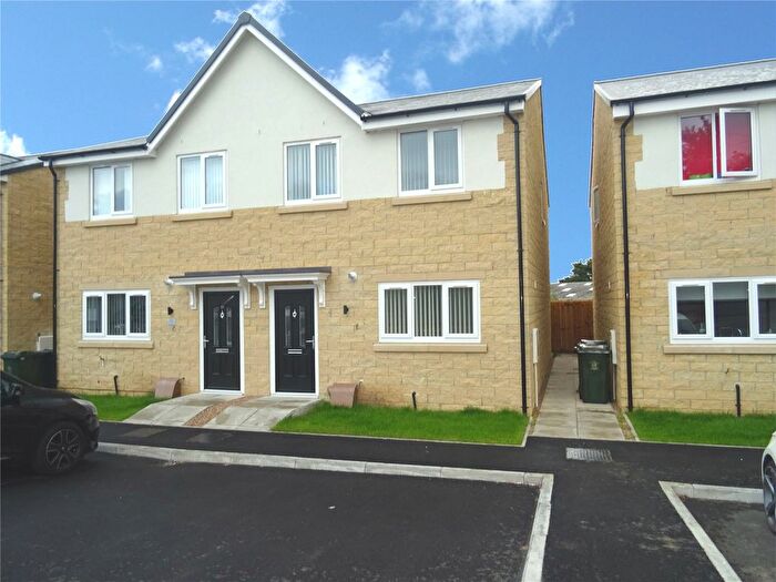 3 Bedroom Semi Detached House To Rent In Tunwell Street, Bradford, West Yorkshire, BD2