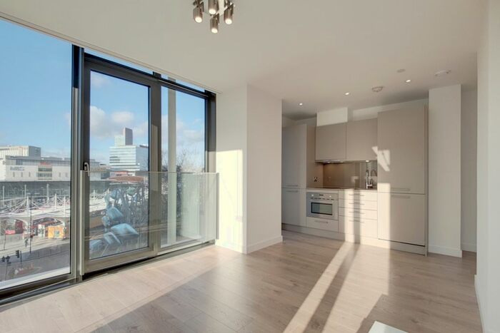 Studio To Rent In Stratosphere Tower, London, E15