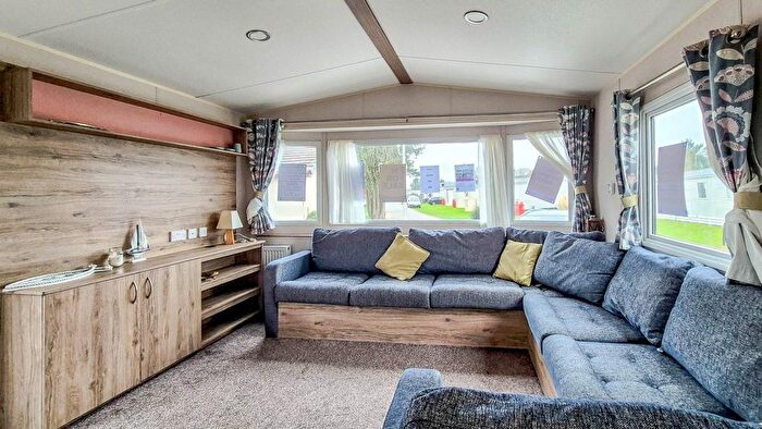 2 Bedroom Mobile/park Home For Sale In Polperro Road, Looe, PL13