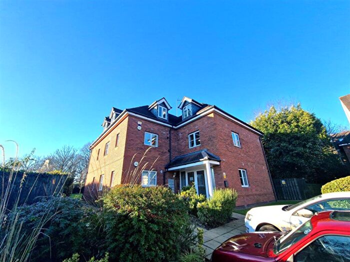 2 Bedroom Flat To Rent In Cavendish Court, Oakhill Close, Harborne, Birmingham, B17
