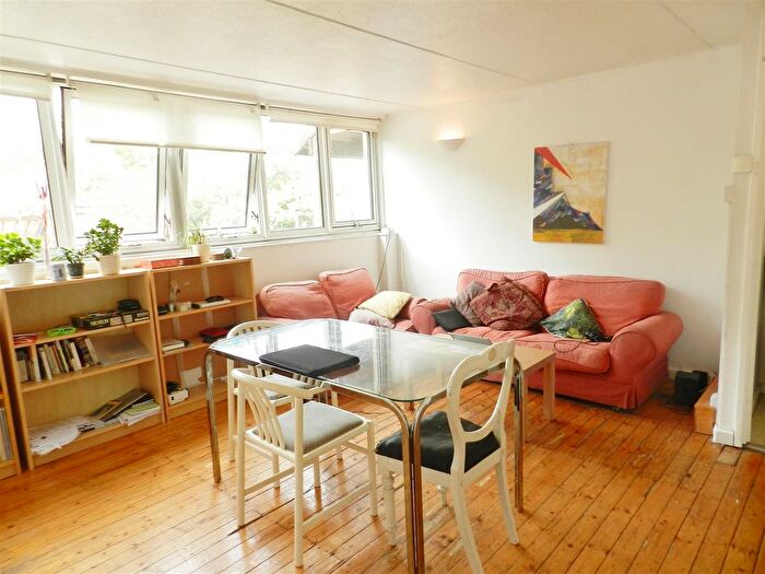 3 Bedroom Flat To Rent In Arthur Court, Charlotte Despard Avenue, London, SW11