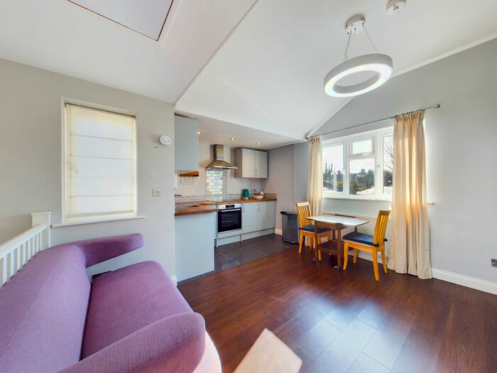 Studio To Rent In Long Lane, East Finchley, N2