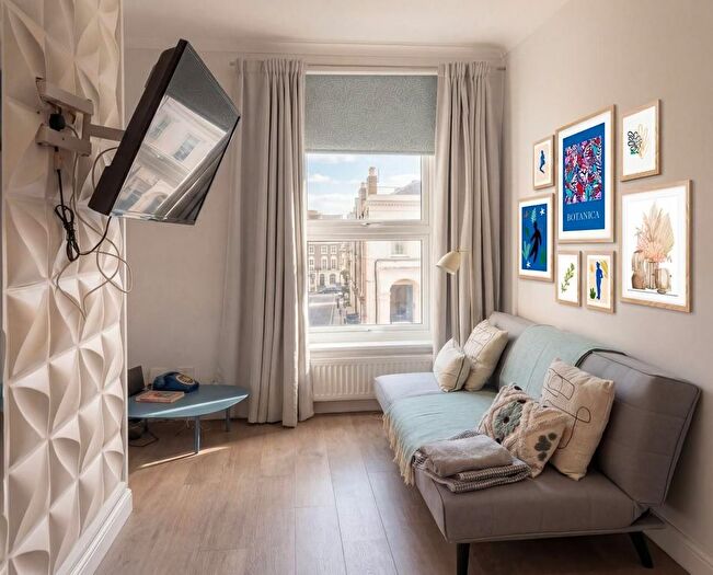 2 Bedroom Flat For Sale In Loveridge Road, London, NW6